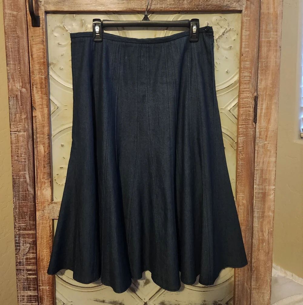 Larry Levine Stretch Denim Fit & Flare Skirt | Size 10 - Picture 2 of 5